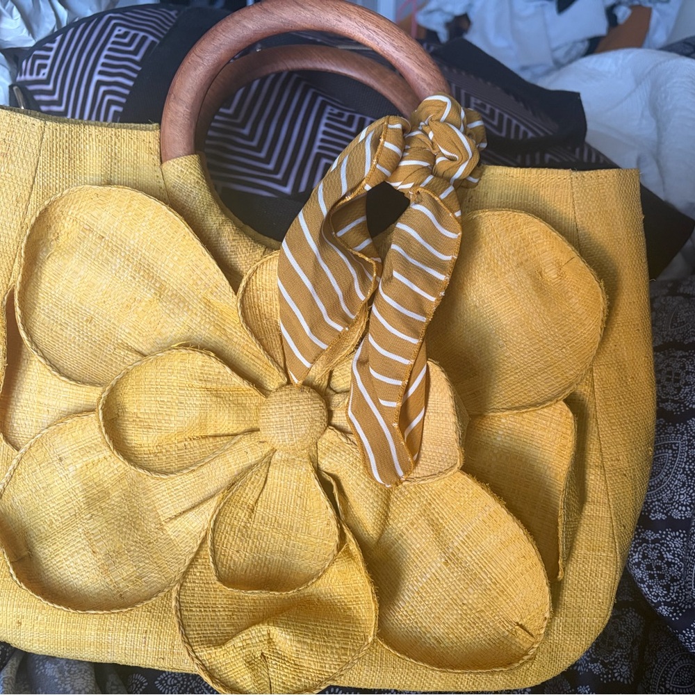 Handmade Unique Floral Raffia Handbag - Picture 4 of 4